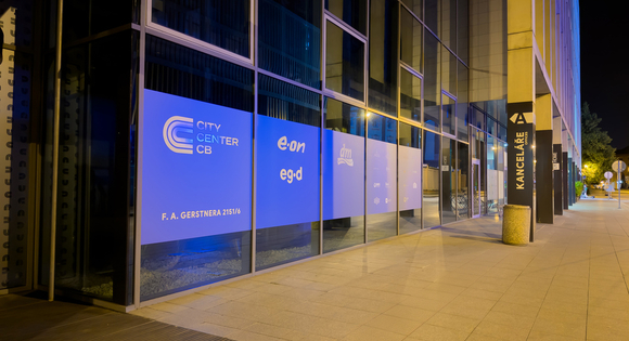 Kliknutím zvětšíte City Center ČB: nový stav - označení budovy a sloupů