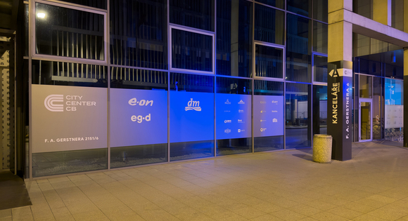 Kliknutím zvětšíte City Center ČB: nový stav - označení budovy a sloupů