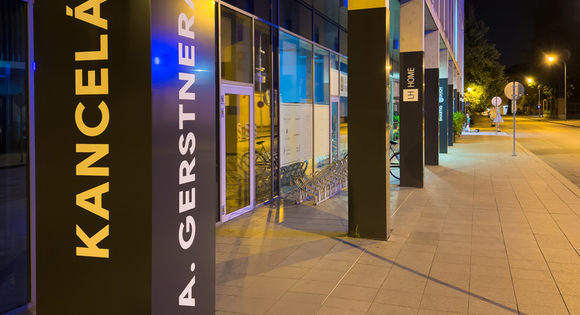 Kliknutím zvětšíte City Center ČB: nový stav - označení budovy a sloupů