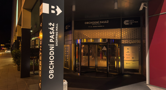 Kliknutím zvětšíte City Center ČB: nový stav - označení budovy a sloupů