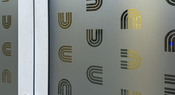 Kliknutím zvětšíte City Center ČB: nový stav - označení budovy a sloupů