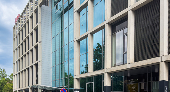 Kliknutím zvětšíte City Center ČB: nový stav - označení budovy a sloupů