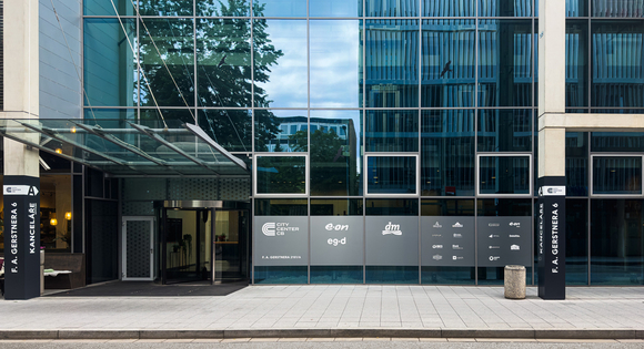 Kliknutím zvětšíte City Center ČB: nový stav - označení budovy a sloupů