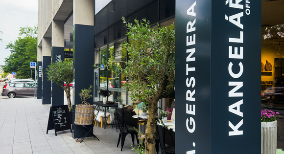 Kliknutím zvětšíte City Center ČB: nový stav - označení budovy a sloupů