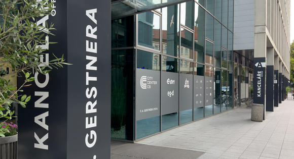 Kliknutím zvětšíte City Center ČB: nový stav - označení budovy a sloupů