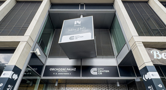 Kliknutím zvětšíte City Center ČB: nový stav - označení budovy a sloupů